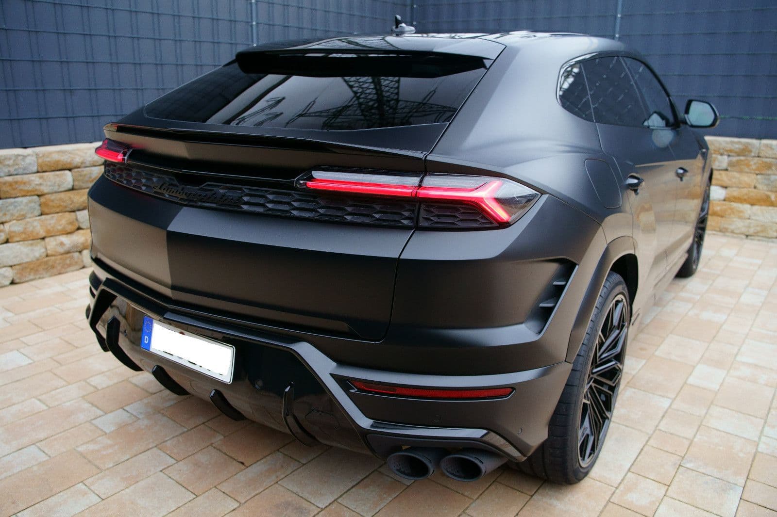 LAMBORGHINI Urus - Bild 1