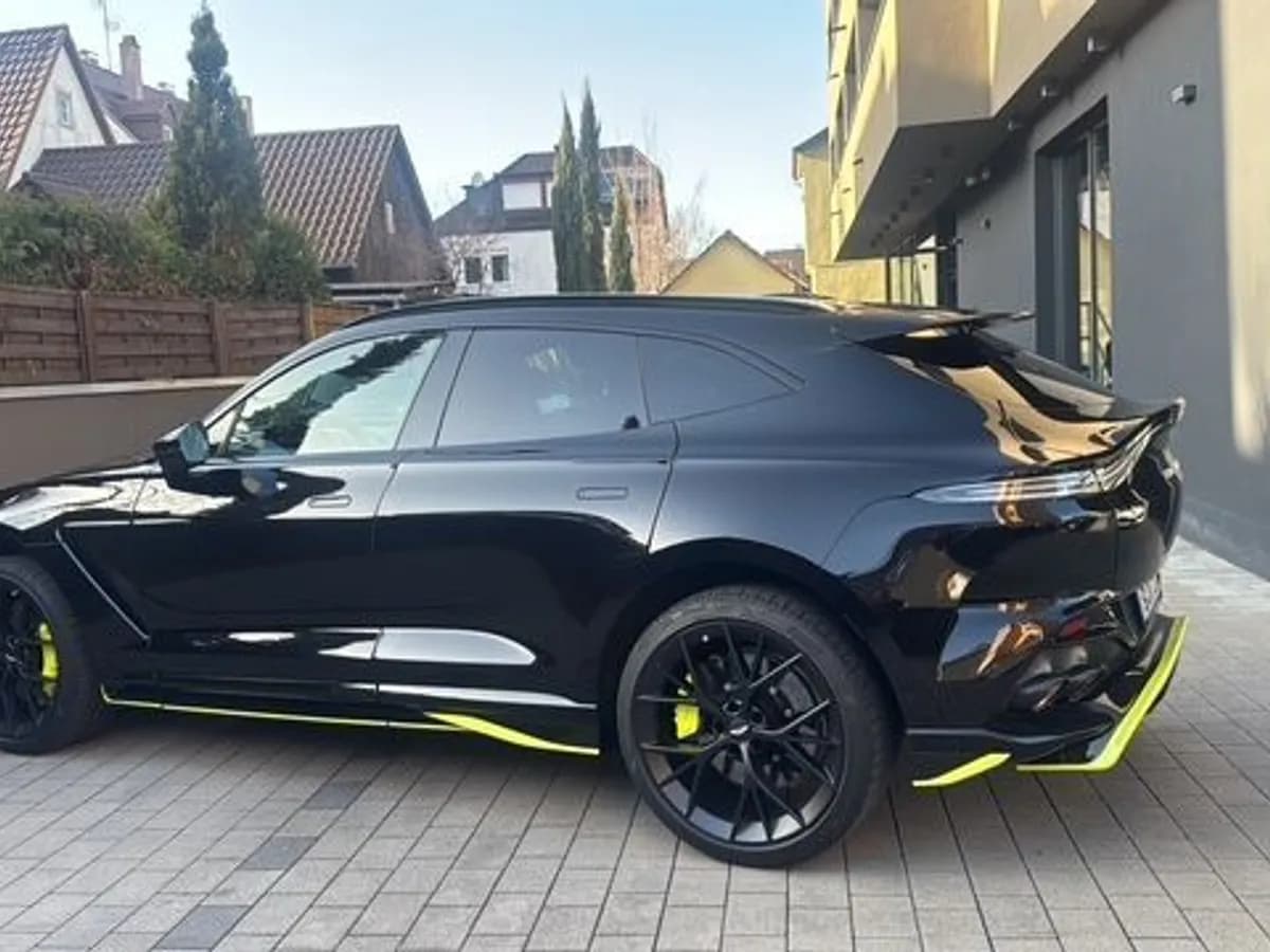 ASTON MARTIN DBX - Bild 1