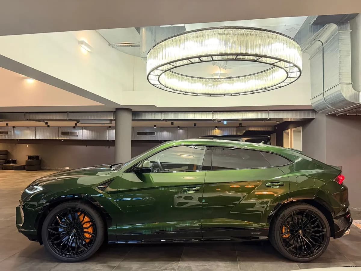 LAMBORGHINI Urus - Bild 1