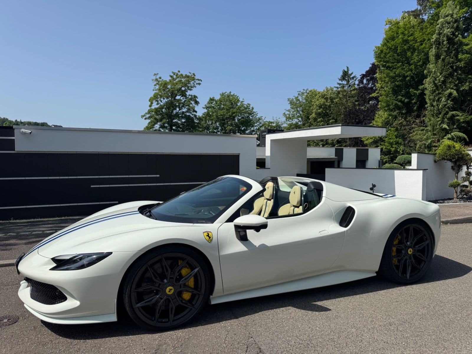 FERRARI 296 GTS - Bild 1