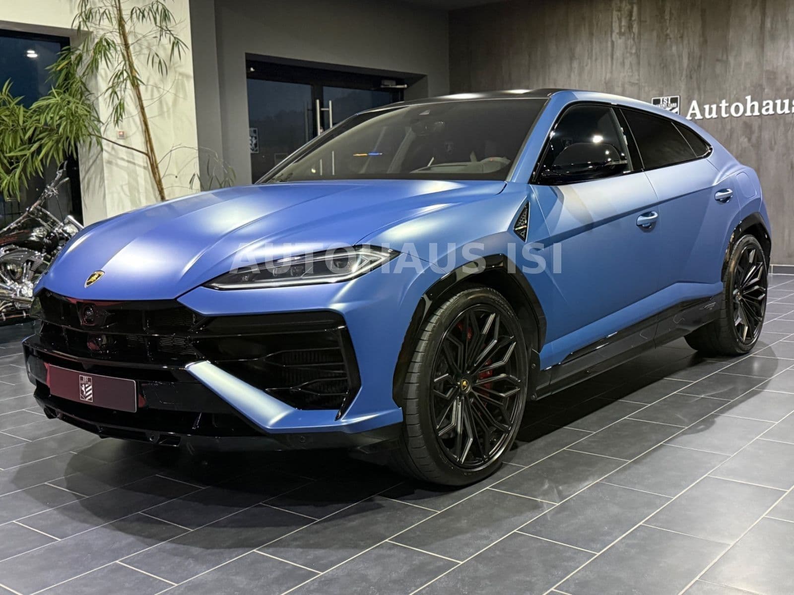 LAMBORGHINI Urus - Bild 1