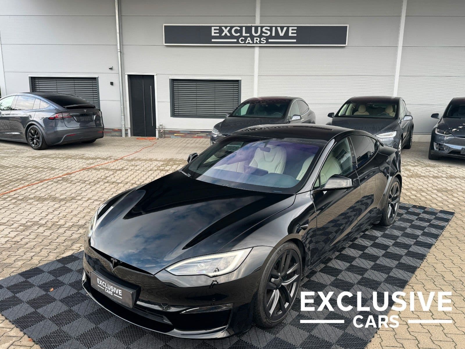 TESLA Model S - Bild 1