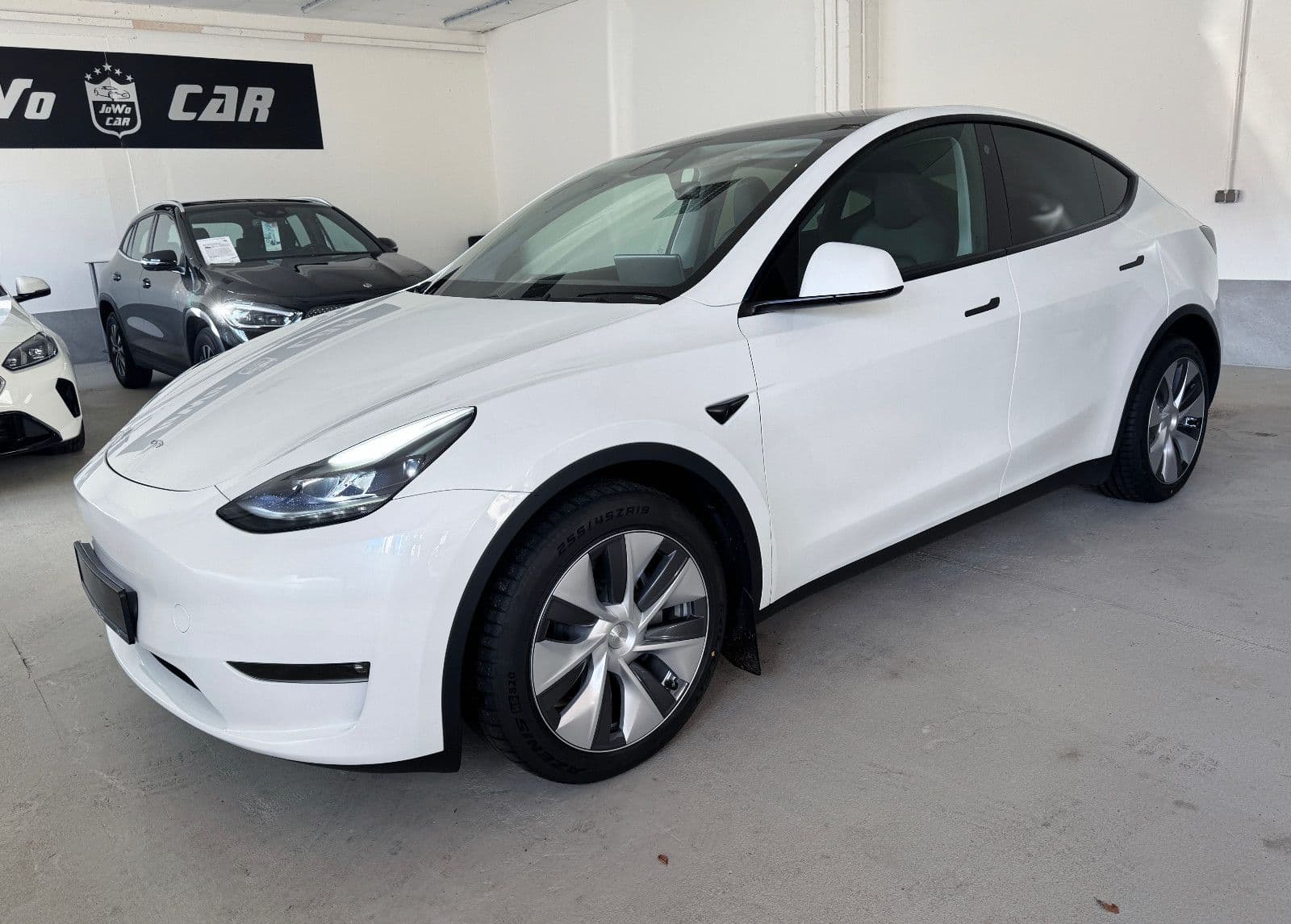 TESLA Model Y - Bild 1