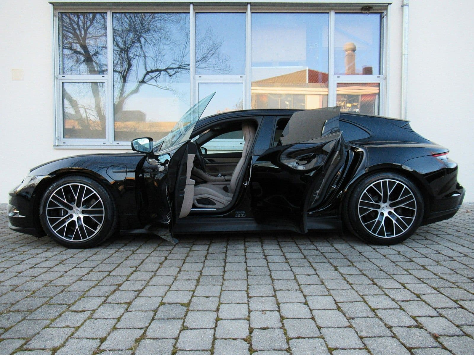 PORSCHE Taycan - Bild 1