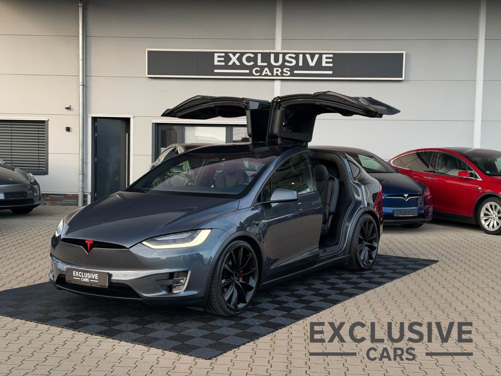 TESLA Model X - Bild 1