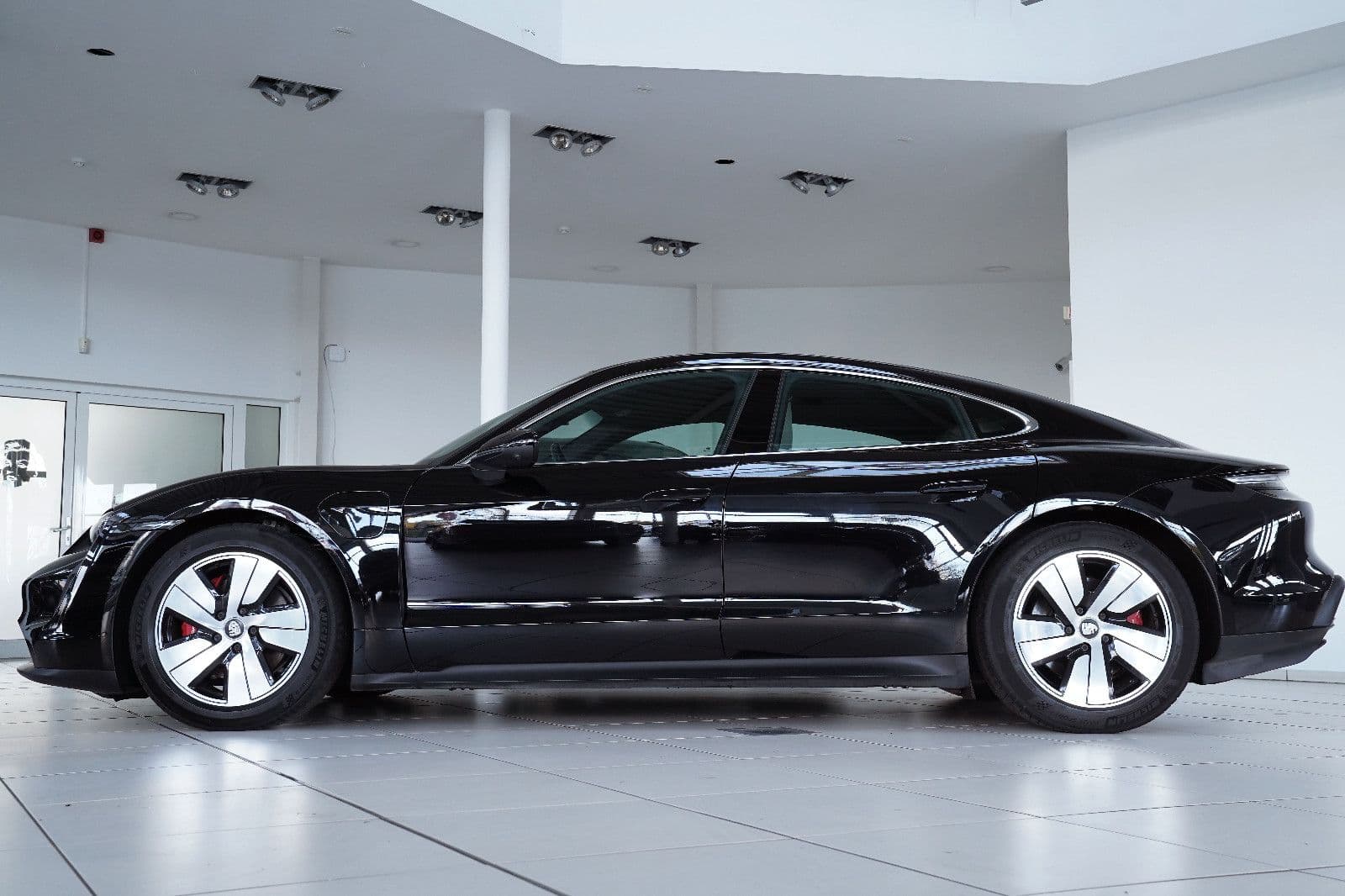 PORSCHE Taycan - Bild 1