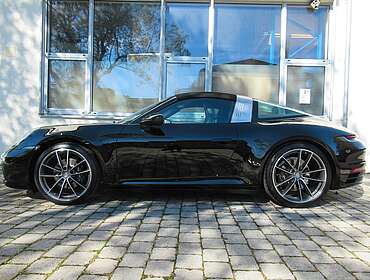 Porsche 992 992 TARGA 4 KREIDE ABGAS CHRONO BELÜF+KEY/GT/21`