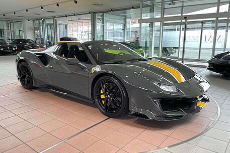 Ferrari 488 Pista 488 Pista Spider ATELIER/LIFT/STRIPES/KAMERA