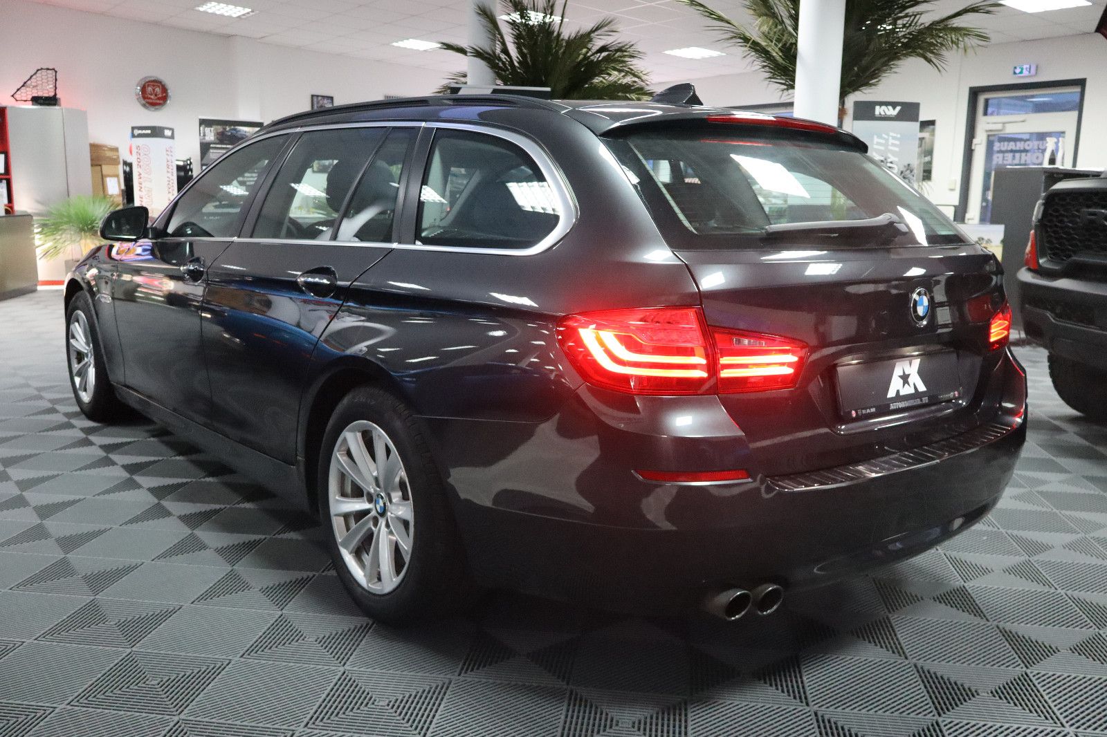 BMW 520 520i Panorama Navi Leder HiFi 18&quot; Service BMW