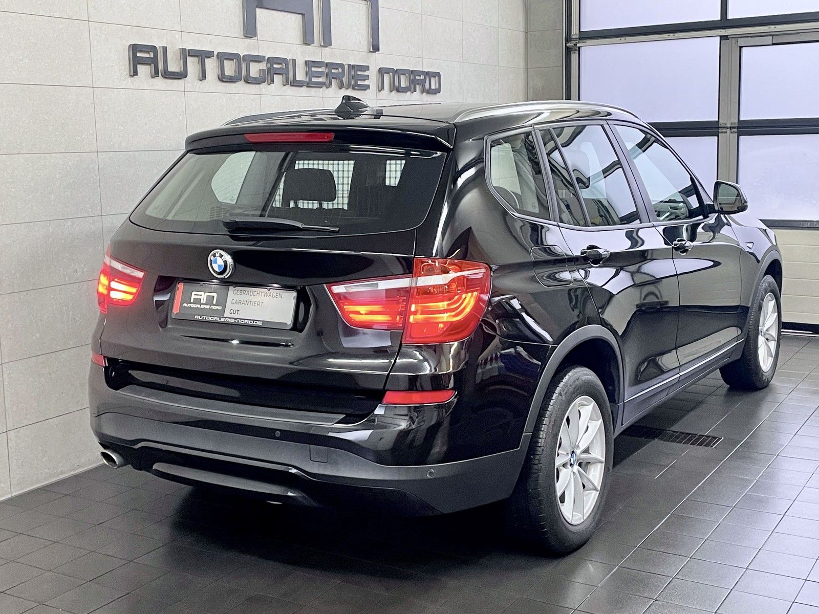 BMW X3 X3 Navi+Xenon+Lenkradheiz+s.AHK+PDCC