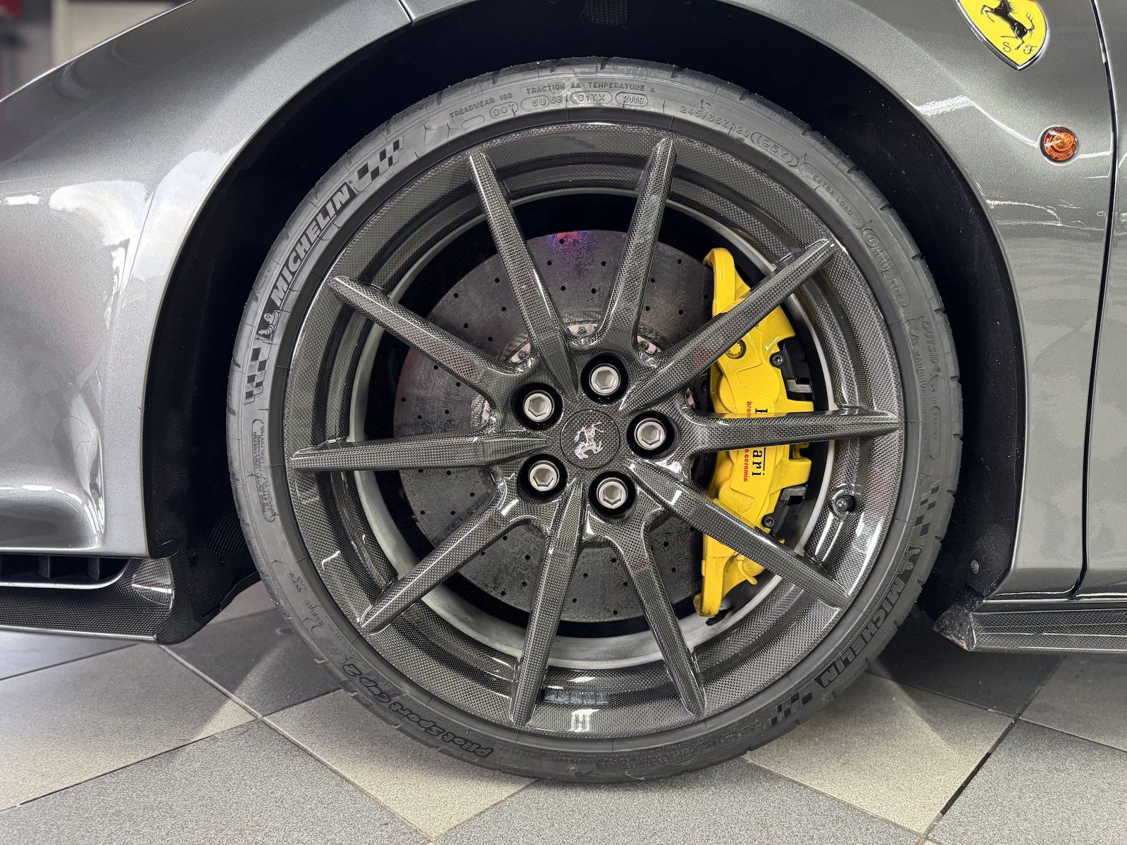 Ferrari 488 Pista 488 Pista Dt. Auto*1.Hand*u-frei*Carbon Felgen