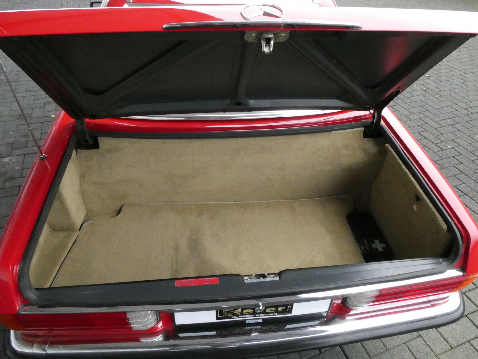 Mercedes-Benz 300 300 SL (R107), 3.Hand, deutsche Erstauslieferung