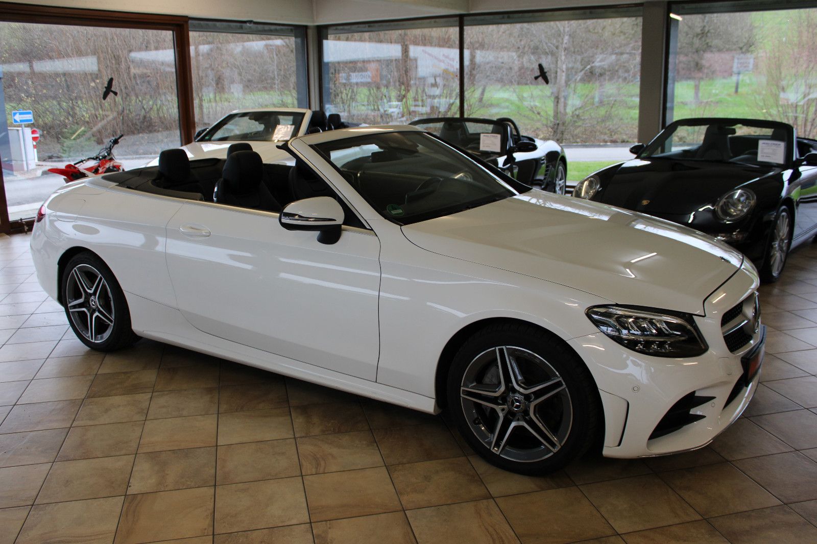 Mercedes-Benz C 300 C 300 Cabrio *AMG-Paket+Neuzustand+Voll*