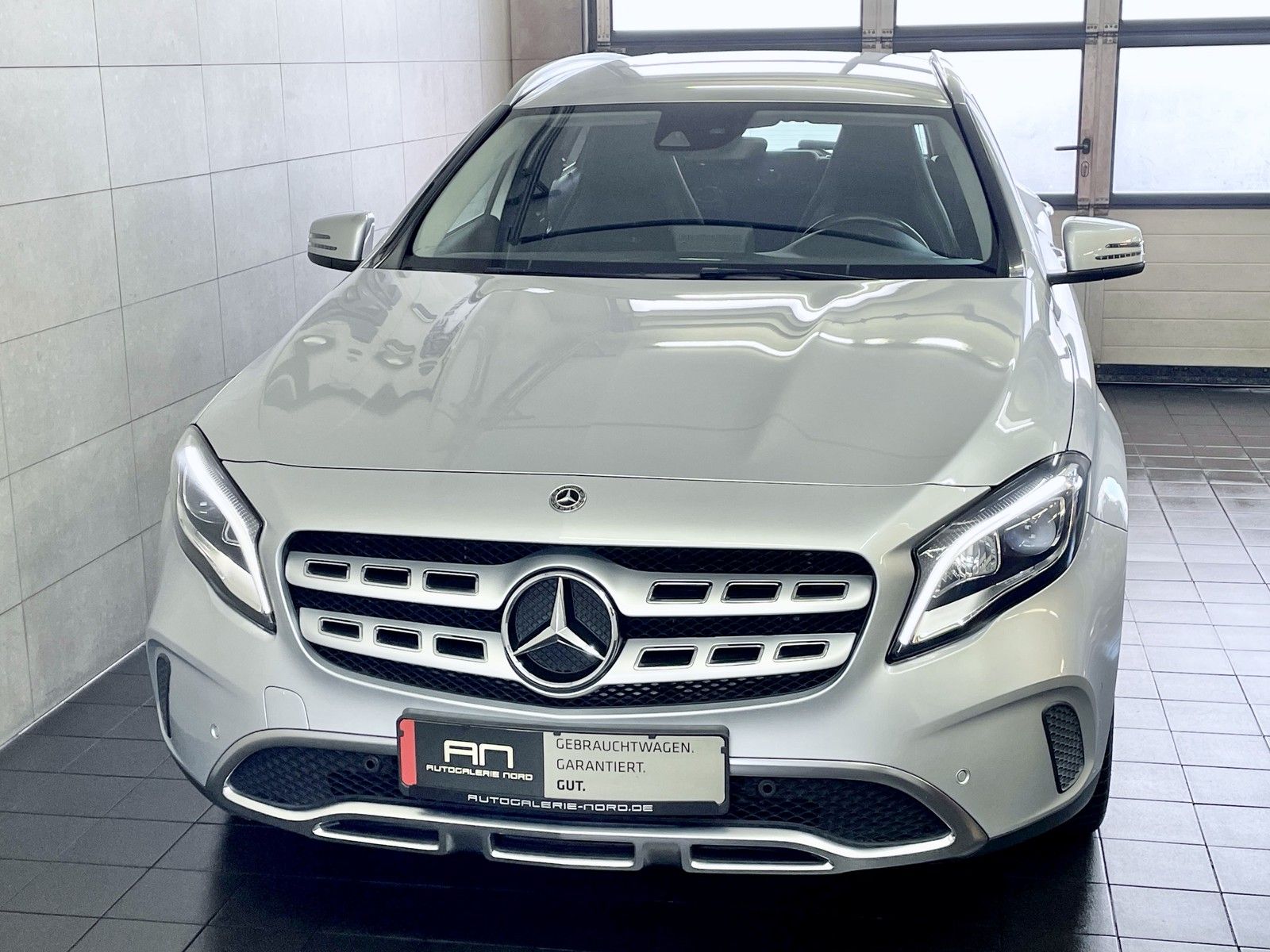 Mercedes-Benz GLA 180 GLA 180 LED-High-Performance+Navi+Carplay+DAB