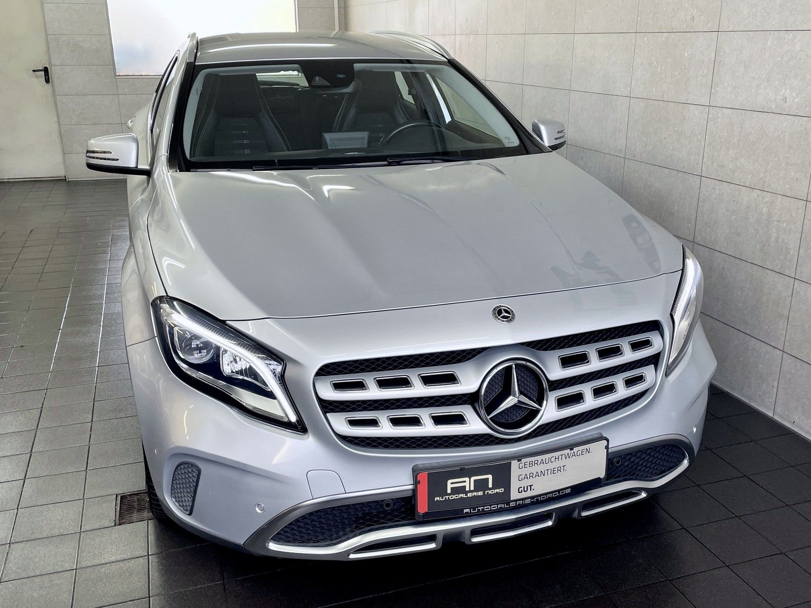 Mercedes-Benz GLA 180 GLA 180 LED-High-Performance+Navi+Carplay+DAB