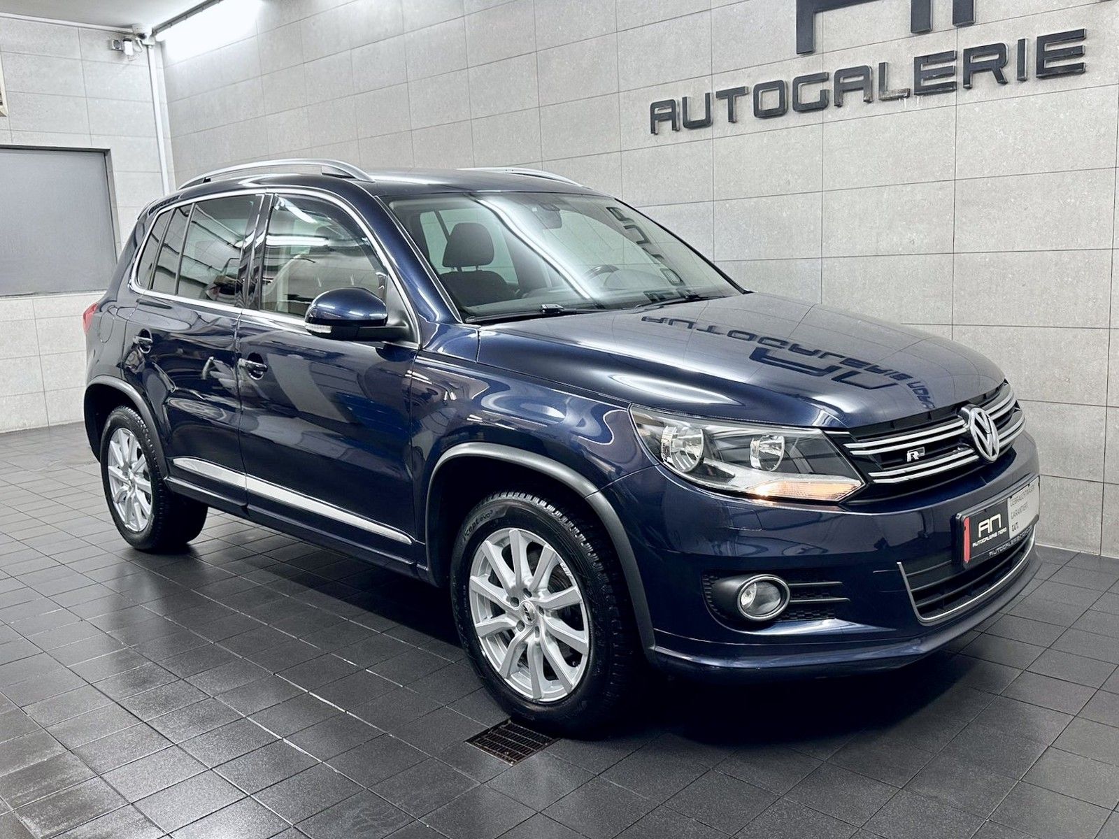 Volkswagen Tiguan Tiguan Sport &amp; Style 4M R Line Navi+AHK+Ambiente