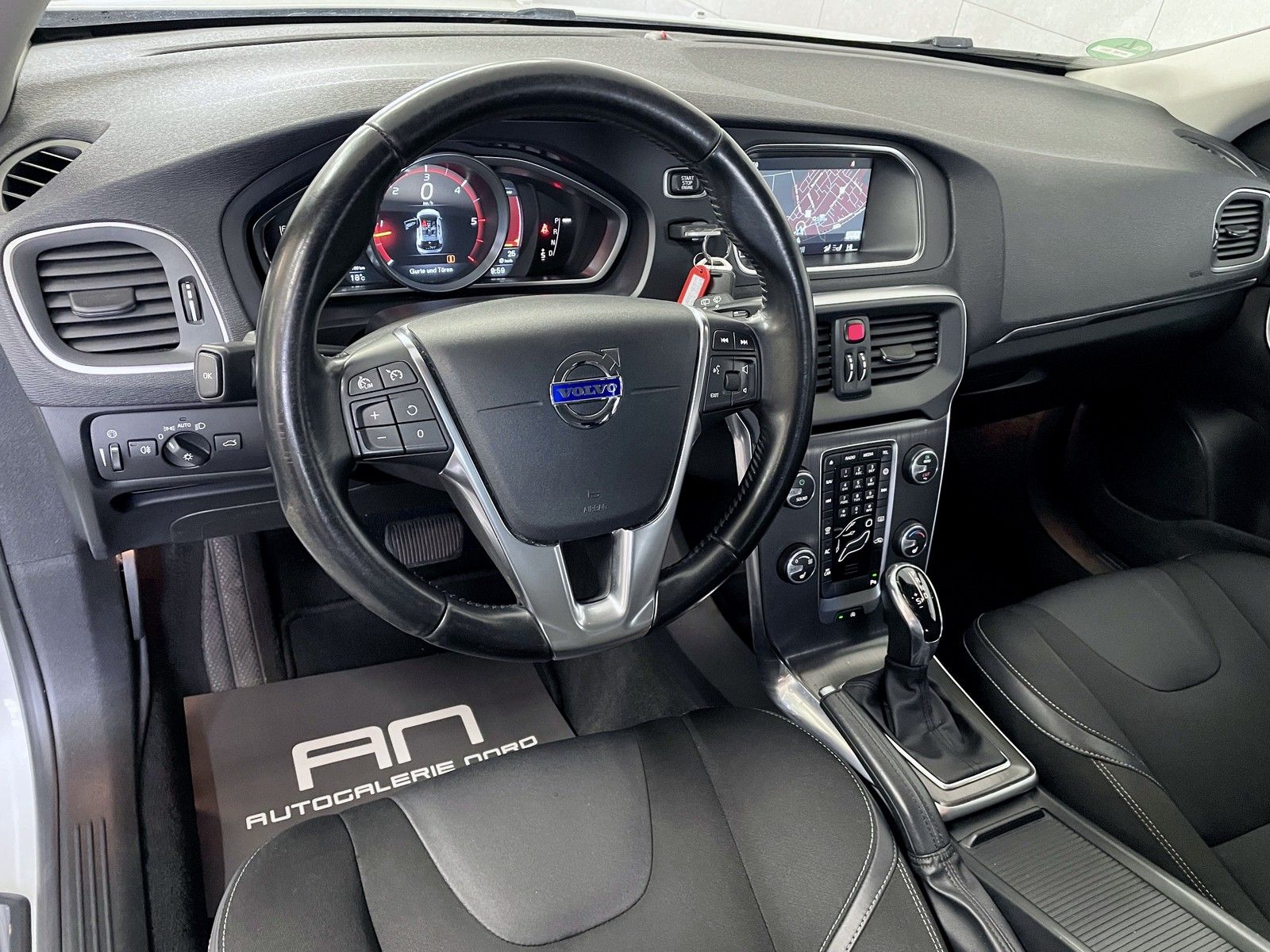 Volvo V40 V40 Momentum Style Aut. Navi+Xenon+Ambiente+RFK