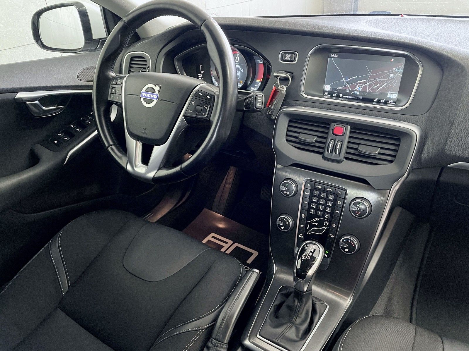 Volvo V40 V40 Momentum Style Aut. Navi+Xenon+Ambiente+RFK