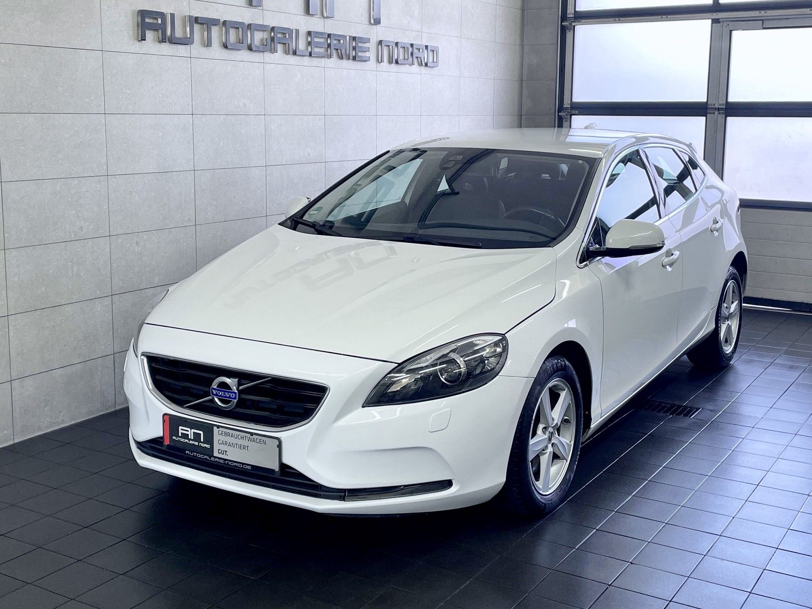 Volvo V40 V40 Momentum Style Aut. Navi+Xenon+Ambiente+RFK