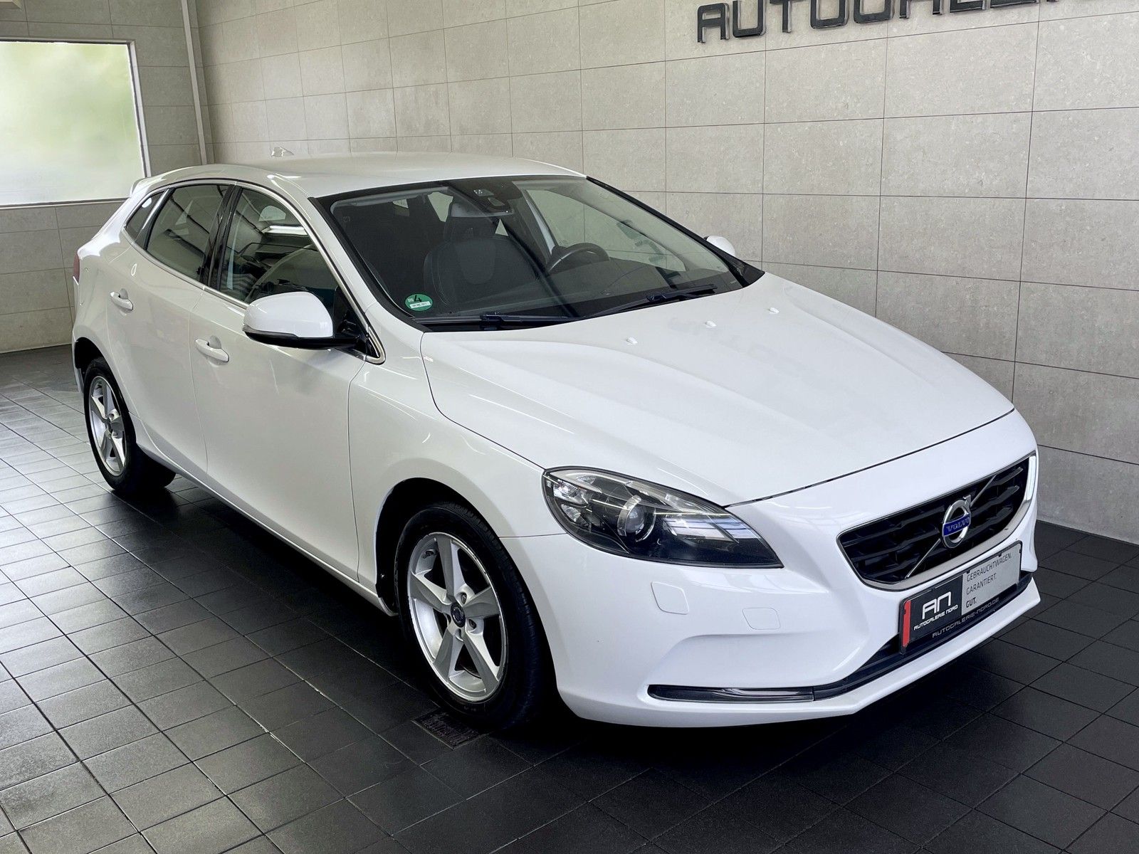 Volvo V40 V40 Momentum Style Aut. Navi+Xenon+Ambiente+RFK